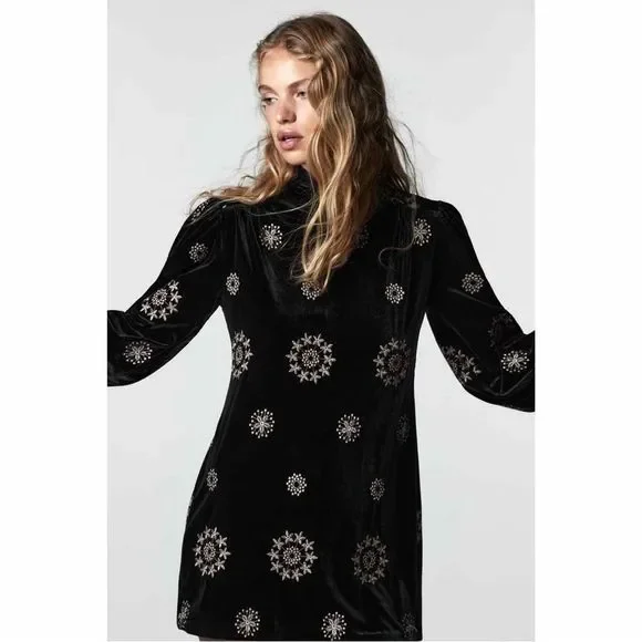 ZARA EMBROIDERED VELVET DRESS
BLACK - REF. 2731/339 - Picture 5 of 8